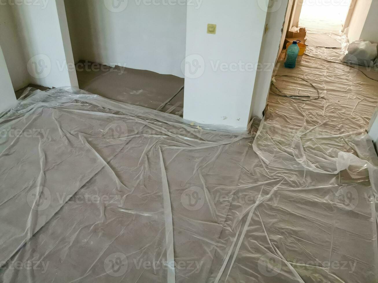 preview apartment where renovations are taking place with the processing of all surfaces photo