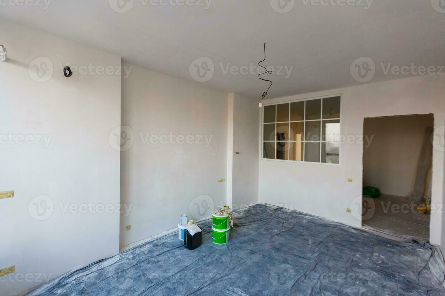 preview apartment where renovations are taking place with the processing of all surfaces photo