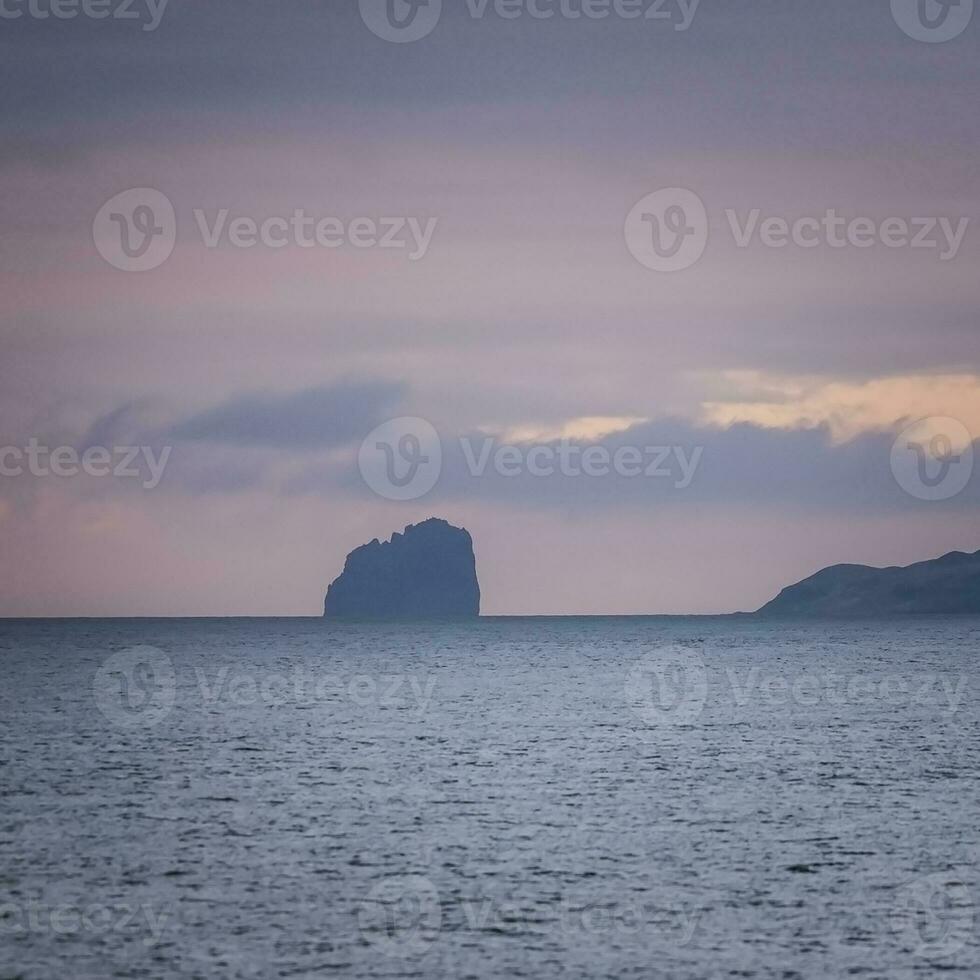 antártico montañoso paisaje, engaño isla, antartica foto