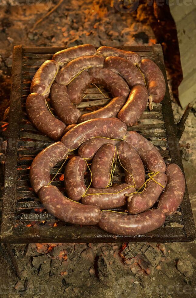 A la parrilla cerdo chorizo, la pampa, argentina foto