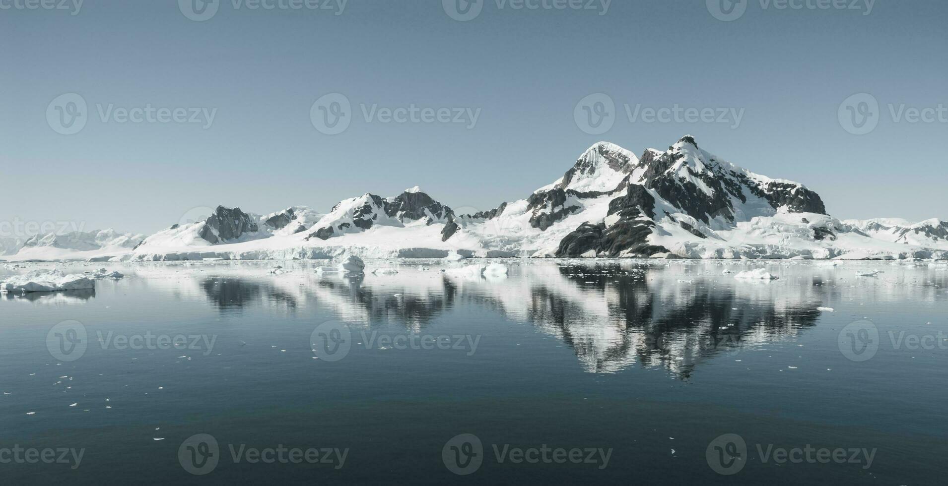 Paraiso Bay mountains landscape, Antartic Pennsula. photo