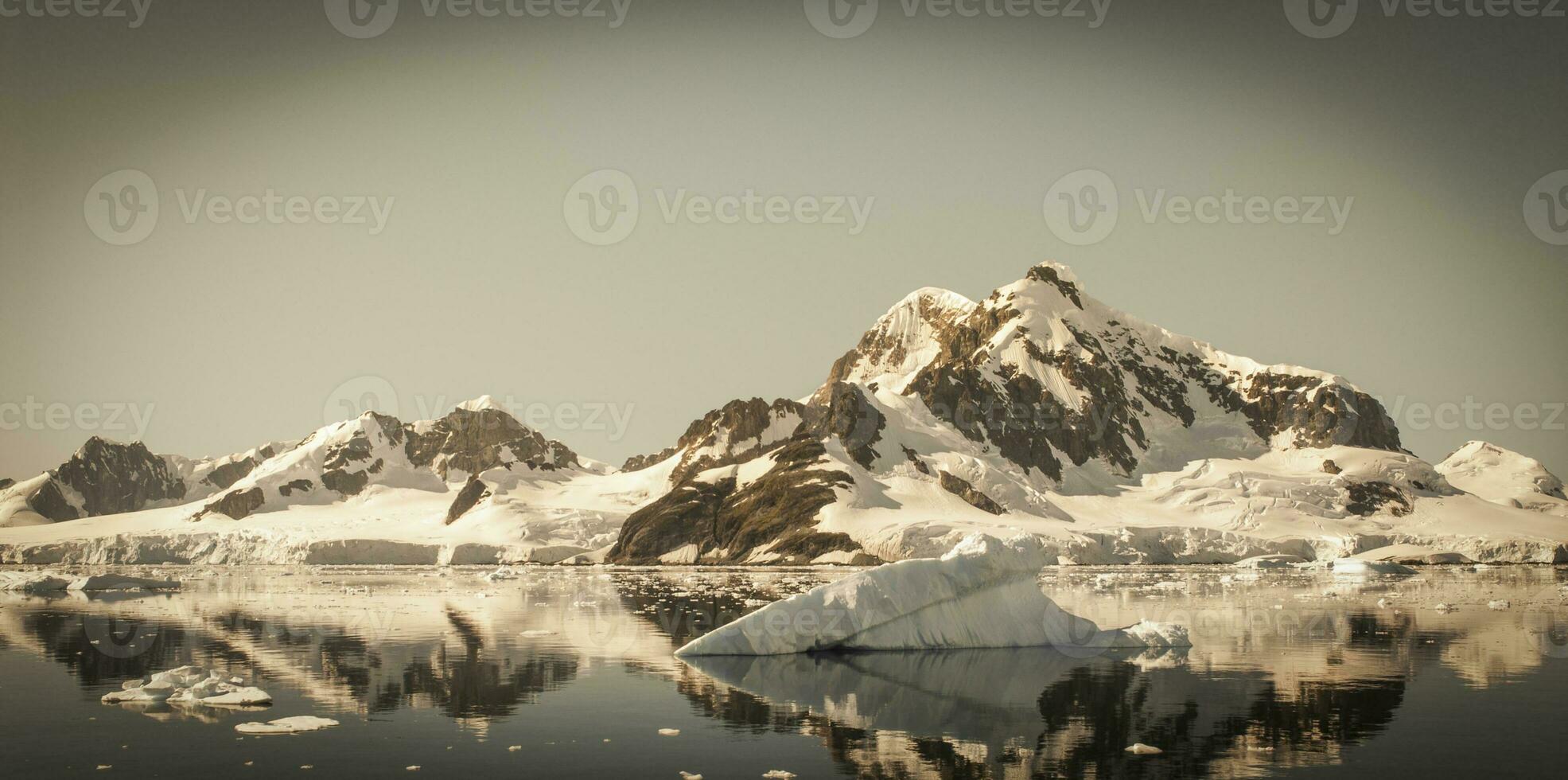 Paraiso Bay mountains landscape, Antartic Pennsula. photo