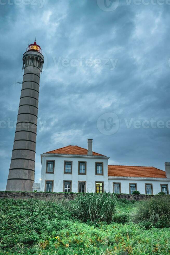 farol Delaware leca, faro en el costa de Oporto, Portugal. foto