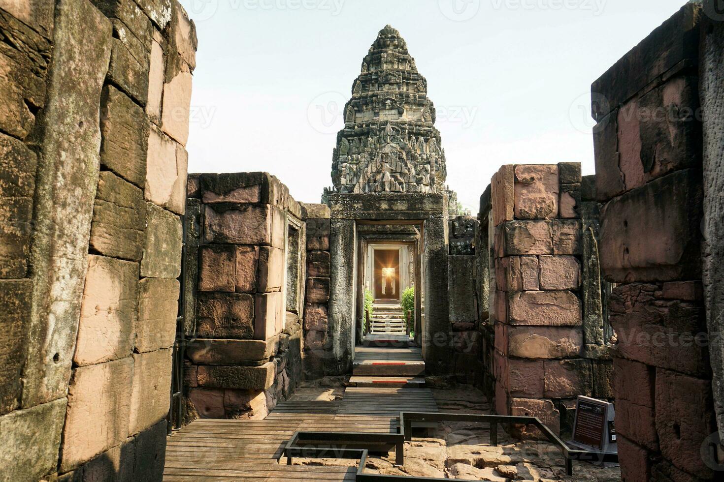 phimai histórico parque, un antiguo arqueológico sitio, construido alrededor el 11 budista siglo, nakhon ratchasima provincia foto