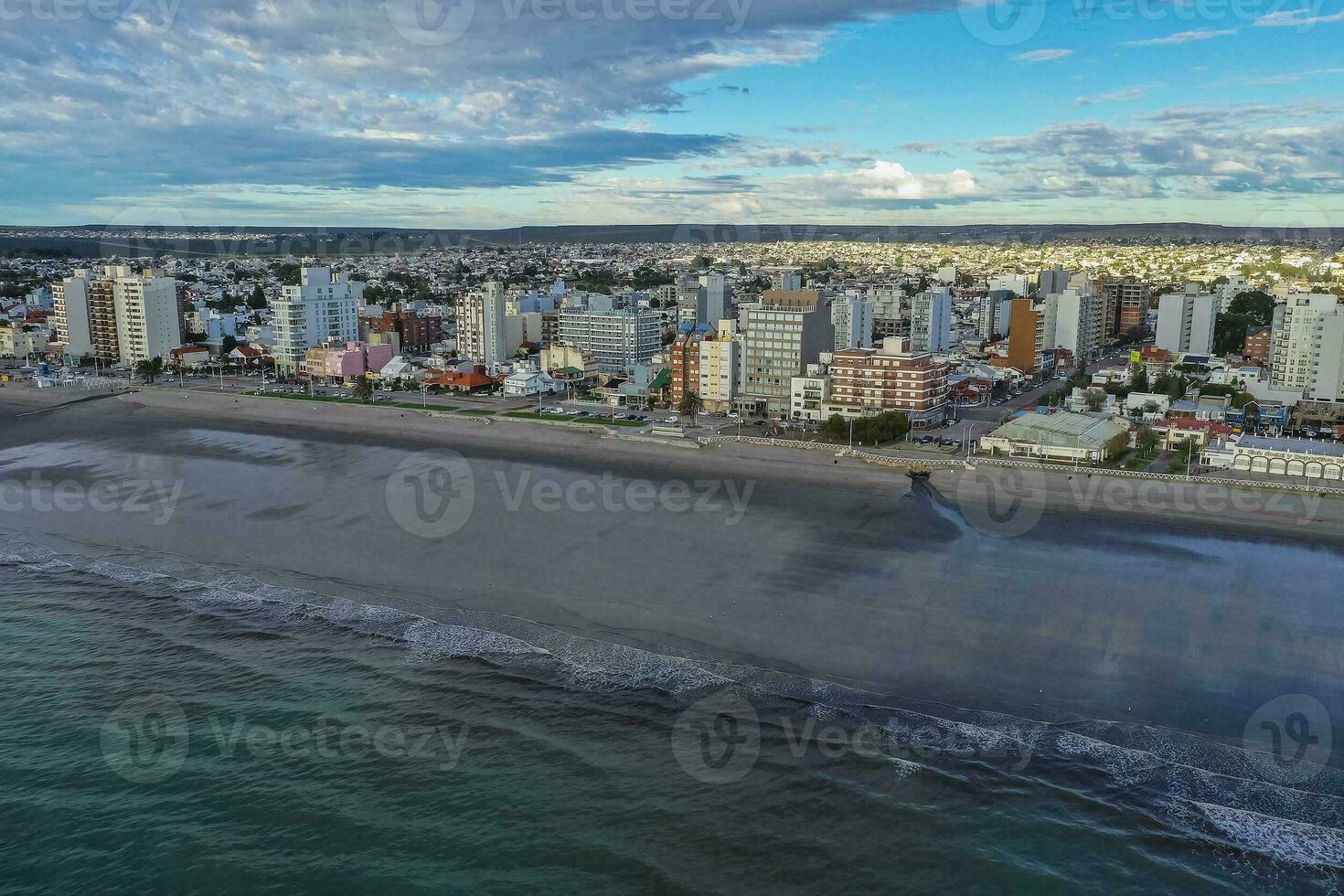 puerto madryn ciudad, Entrada portal a el península valdés natural reservar, mundo patrimonio sitio, Patagonia, argentina. foto