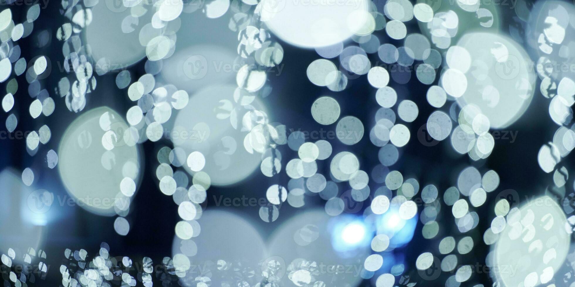 Bokeh de luces azules de guirnaldas navideñas, fondo festivo borroso, luces abstractas foto