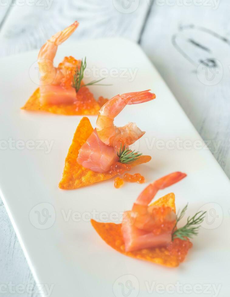 Corn chips with shrimps and salmon photo