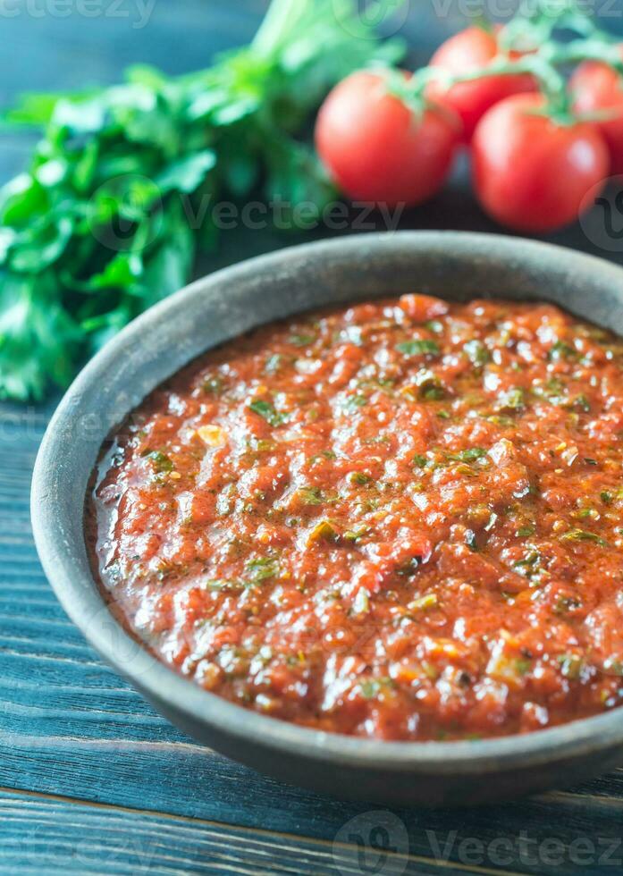 cuenco de marinara - italiano tomate salsa foto