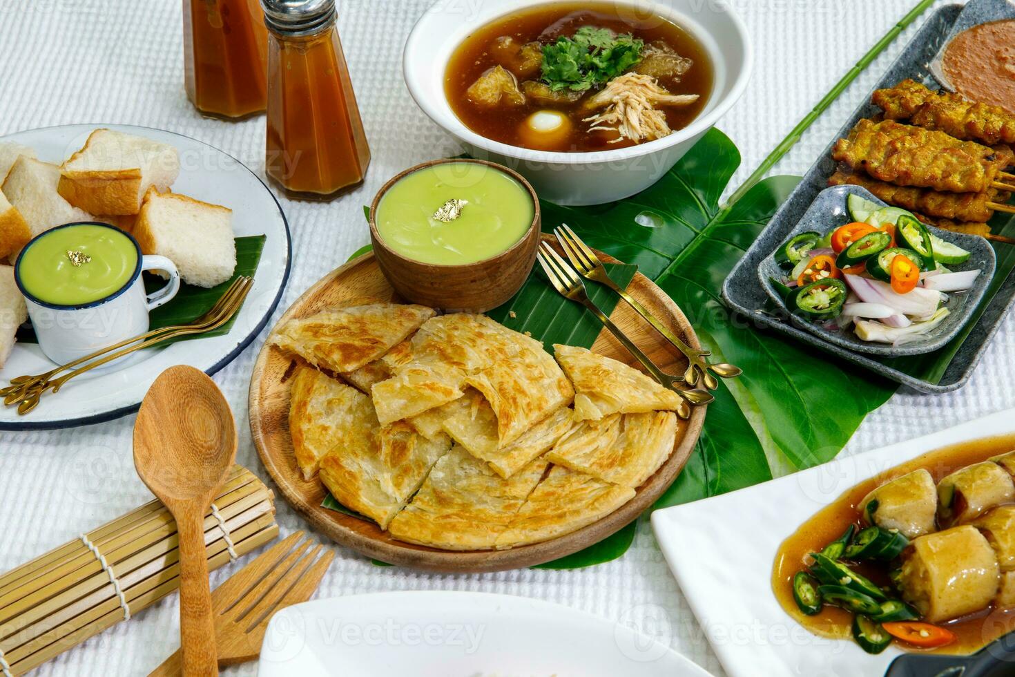 Roti y pandan natilla, verde lactoso crema con roti.thai postre foto