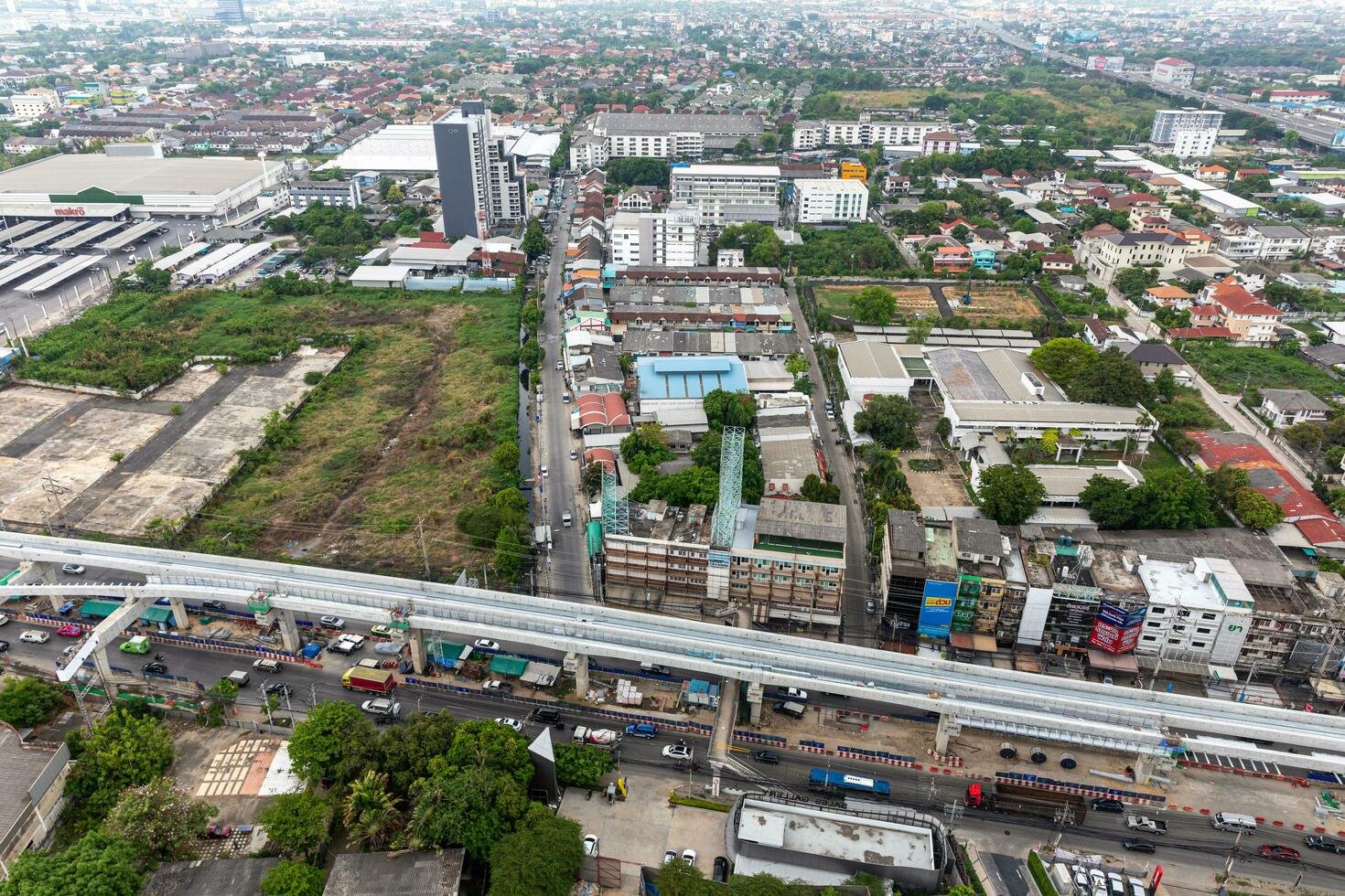 Pakkret, NONTHABURI - MAY 09, 2023- View of the pink line construction site on Chaengwattana Road in Pakkret, Nonthaburi, Thailand. photo