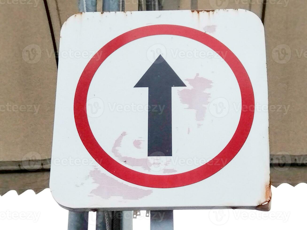 sign directing the way photo