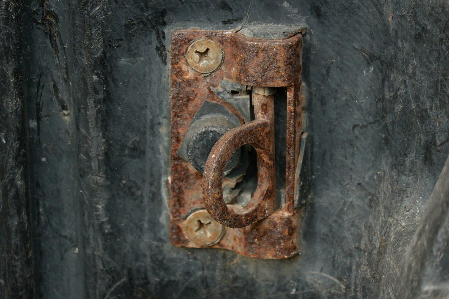 Iron rust on the tie point on the car photo