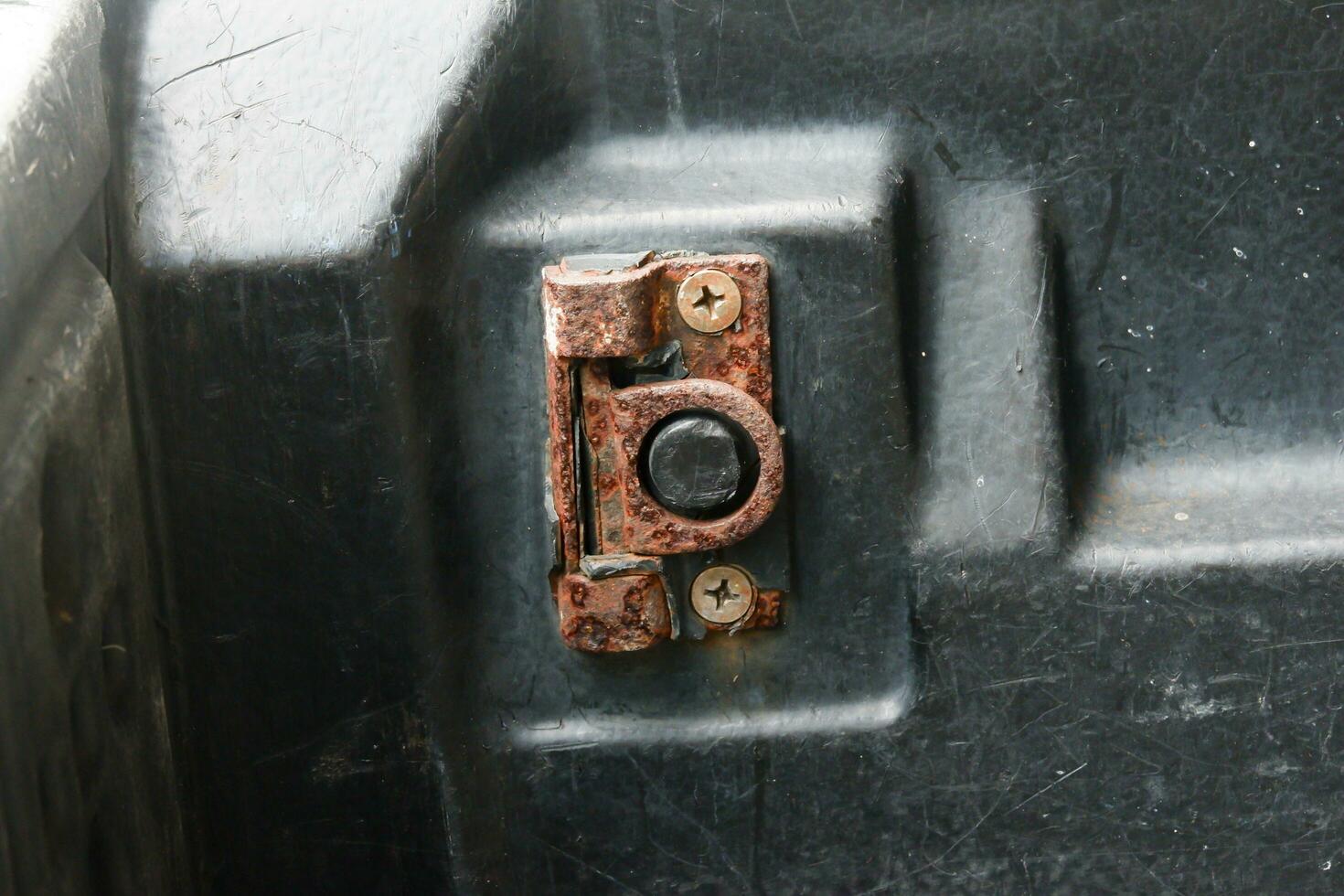 Iron rust on the tie point on the car photo