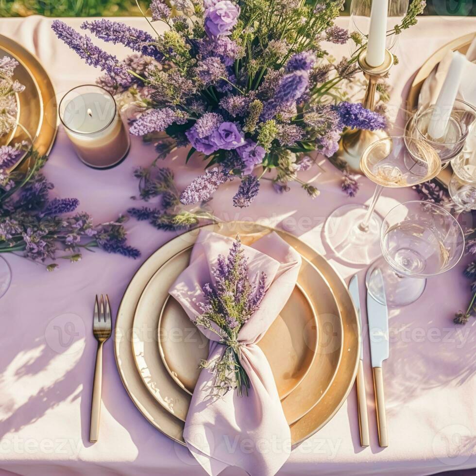 Boda paisaje de mesa, elegante formal cena mesa configuración, mesa bohordo con lavanda decoración para fiesta fiesta evento celebracion, generativo ai foto