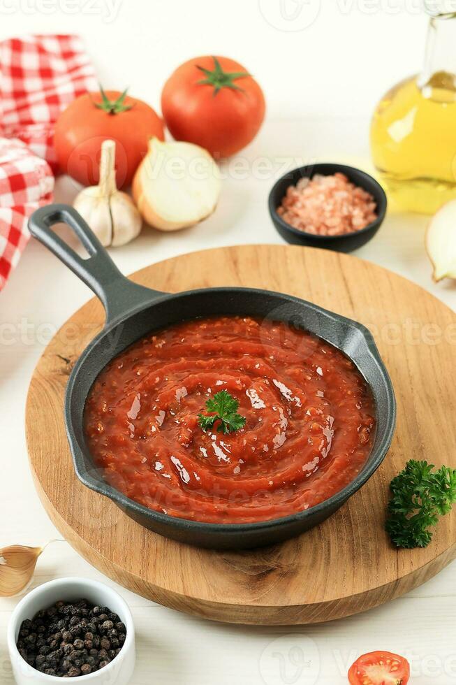 clásico italiano tomate salsa para pasta y Pizza foto