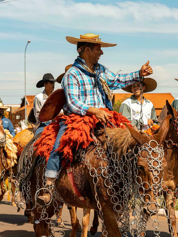 aporo, goiás, Brasil - 05 07 2023 lado de caballo montando evento abierto a el público foto