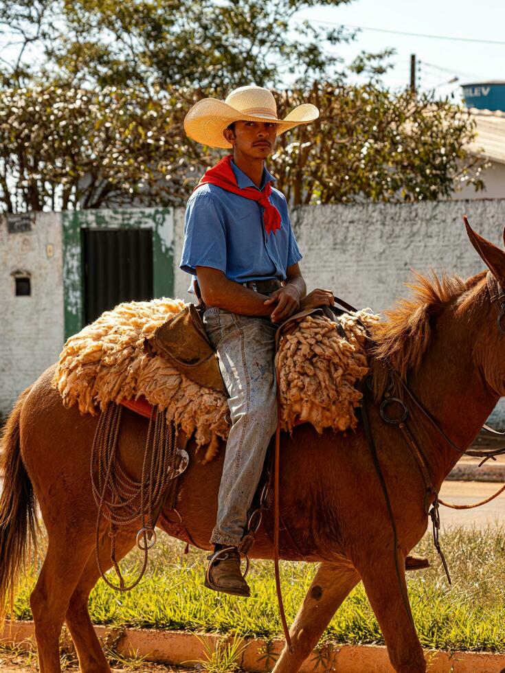 aporo, goiás, Brasil - 05 07 2023 lado de caballo montando evento abierto a el público foto