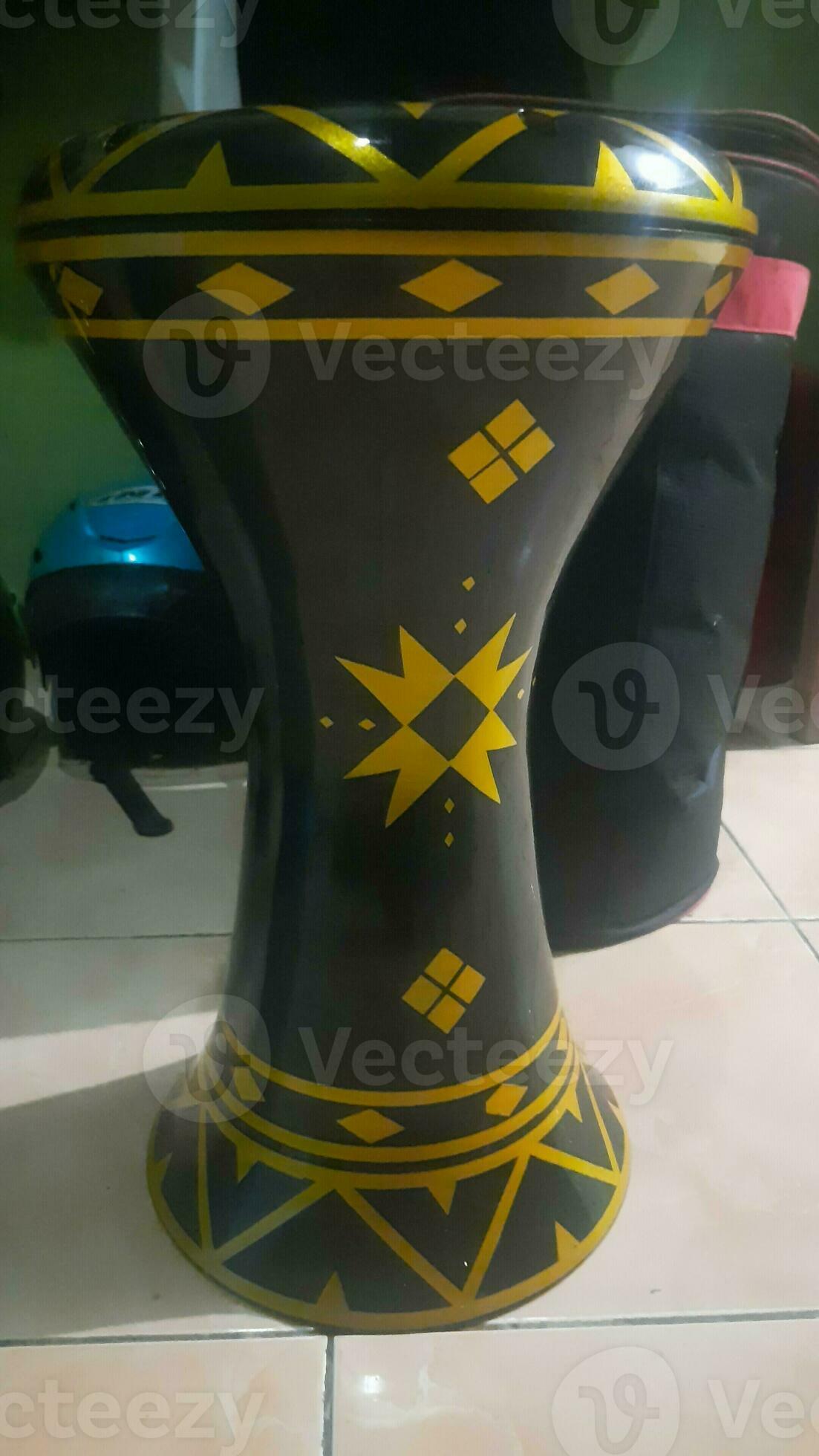 darbuka is used in traditional Egyptian marawis music as the national symbol of Egyptian Shaabi