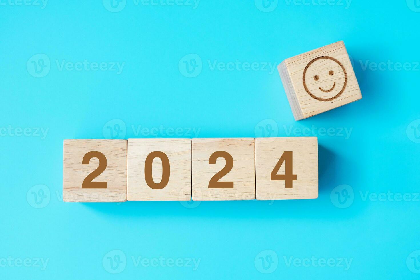 sonrisa cara bloquear con 2024 texto en azul antecedentes. satisfacción, comentario, revisión y nuevo año conceptos foto