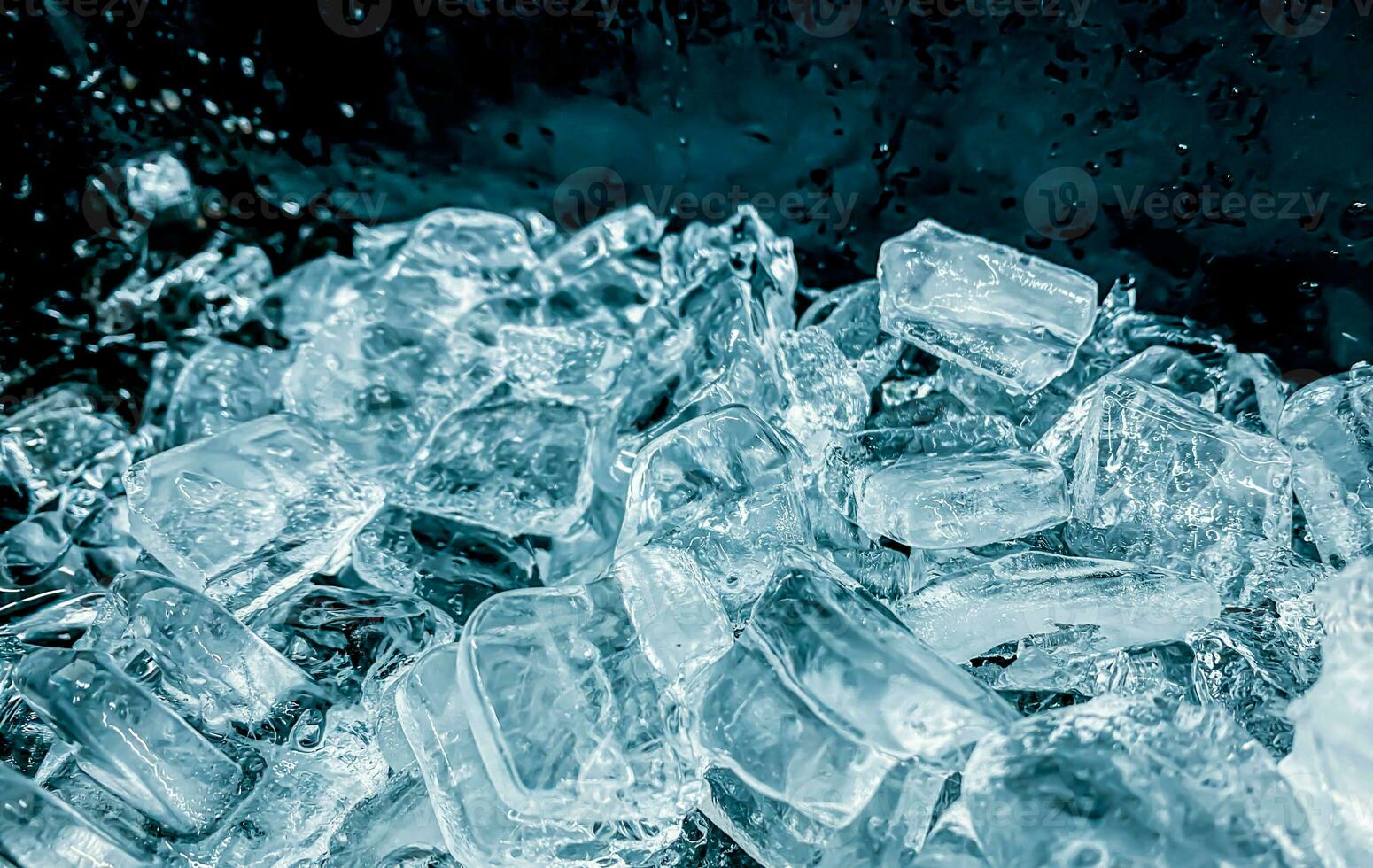 hielo cubitos fondo, hielo cubo textura, hielo fondo de pantalla eso hace yo sensación Fresco y sensación bien. en el verano, hielo y frío bebidas será hacer nosotros sensación relajado, hecho para bebida o refresco negocio. foto