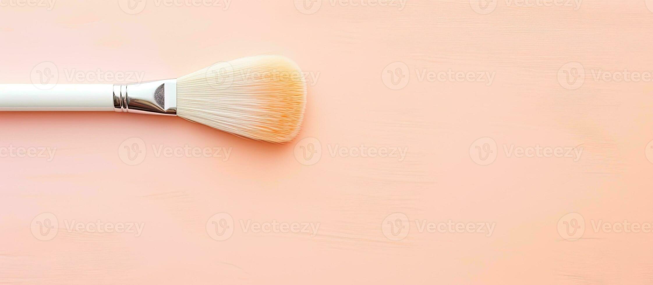 foto de un maquillaje cepillo en un vibrante rosado fondo, Perfecto para belleza y cosmético temática diseños con Copiar espacio