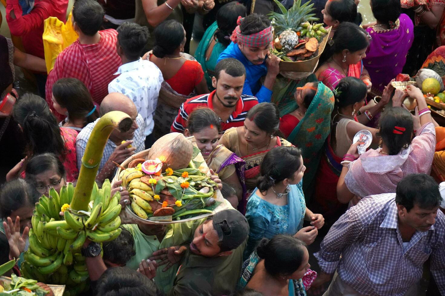 30th October 2022, Kolkata, West Bengal, India. Kolkata Chhath Puja photo