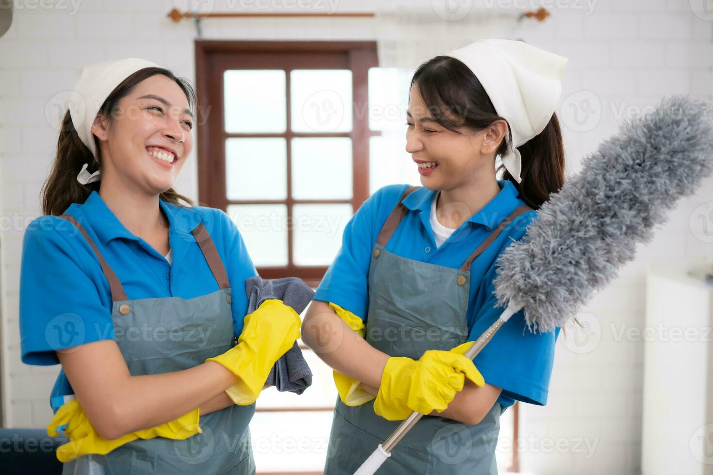 Portrait of asian female cleaning service staff in uniform and rubber gloves, housework concept photo