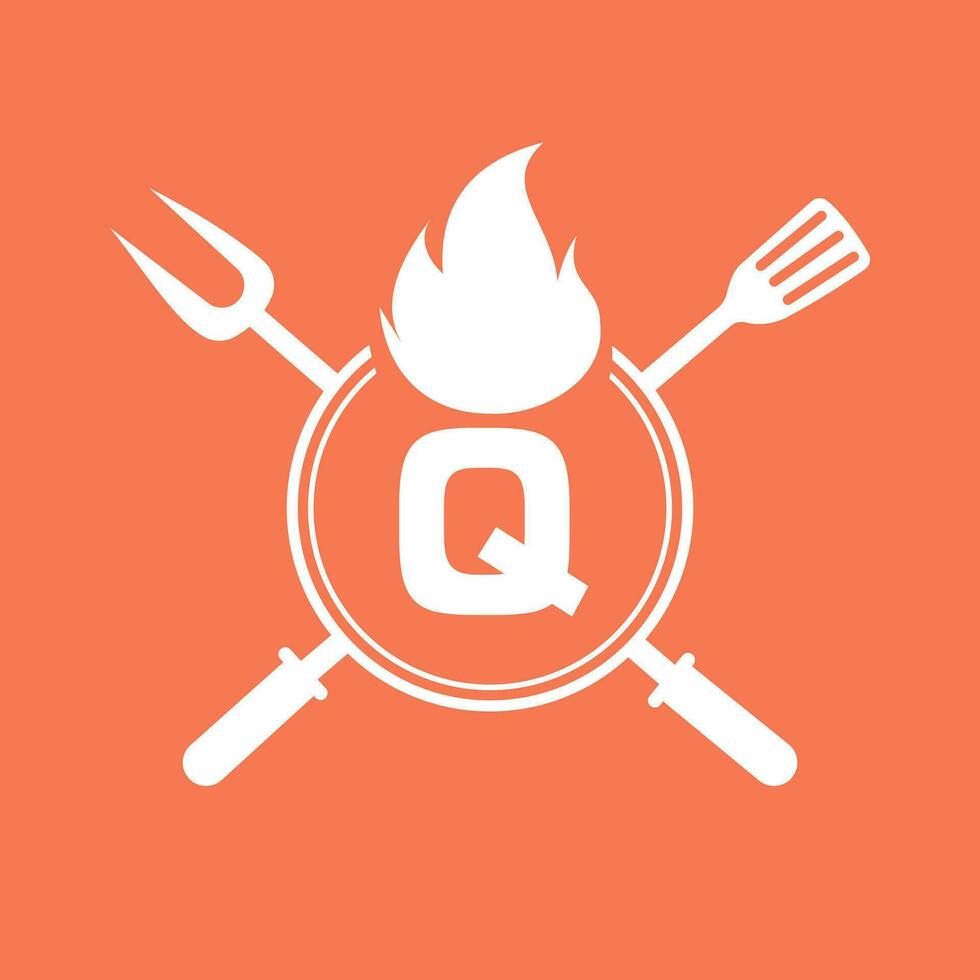 letra q restaurante logo con parrilla tenedor y espátula icono. caliente parrilla símbolo vector