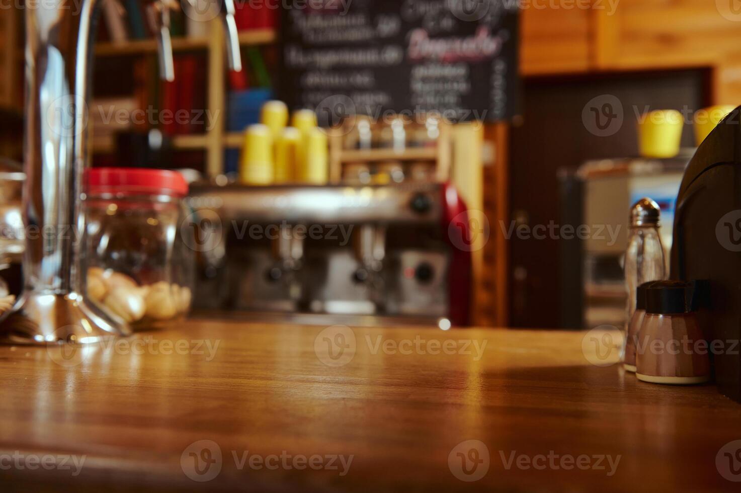 interior café tienda con profesional café máquina. cafetería, cafetería, bar foto