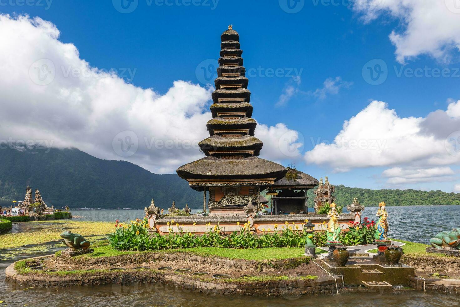 pura ulun danu bratán, un hindú Shaivite templo en bali, Indonesia. foto