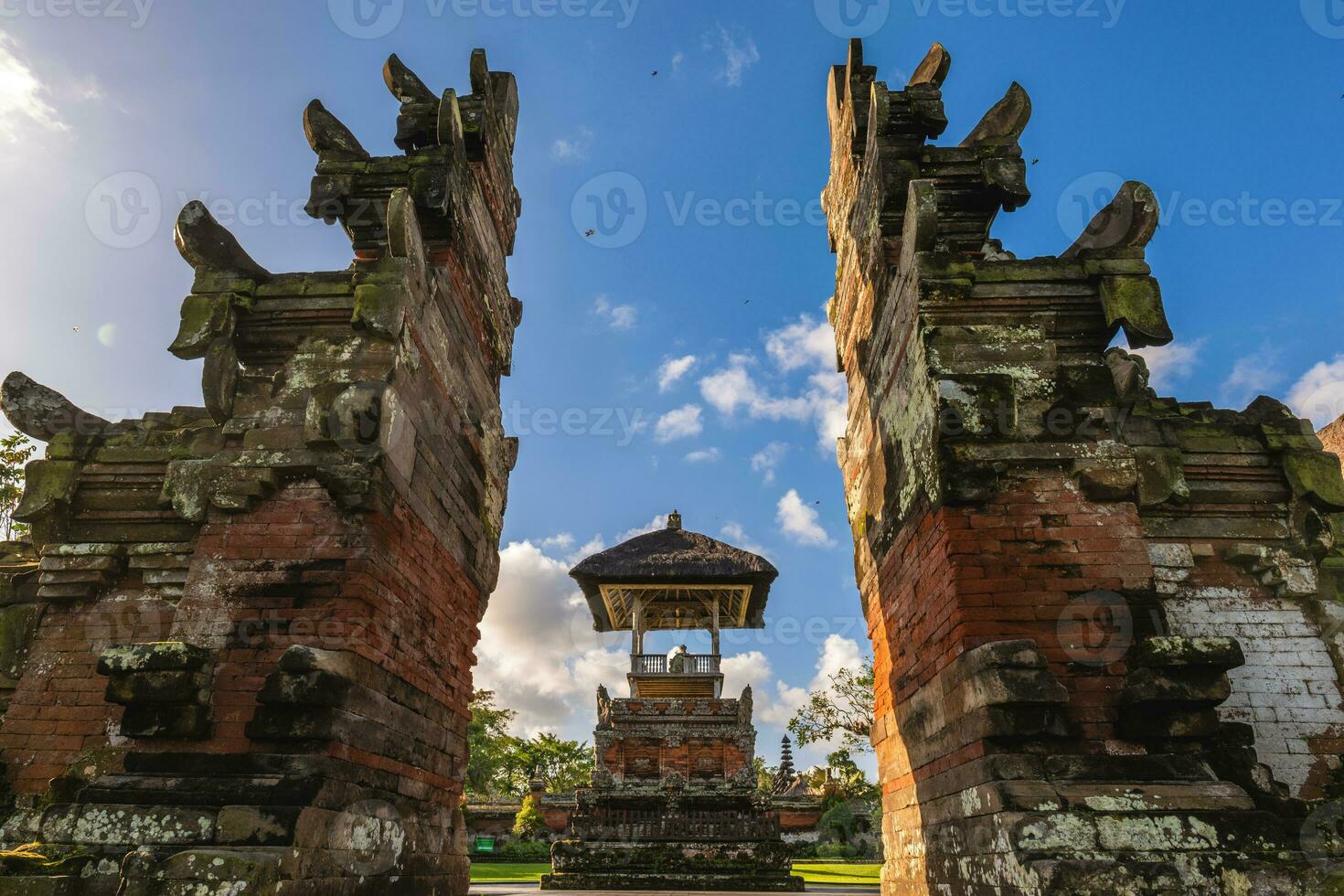 pura taman ayun, un balinés templo y jardín en mengwi subdistrito en badung regencia, bali, Indonesia. foto