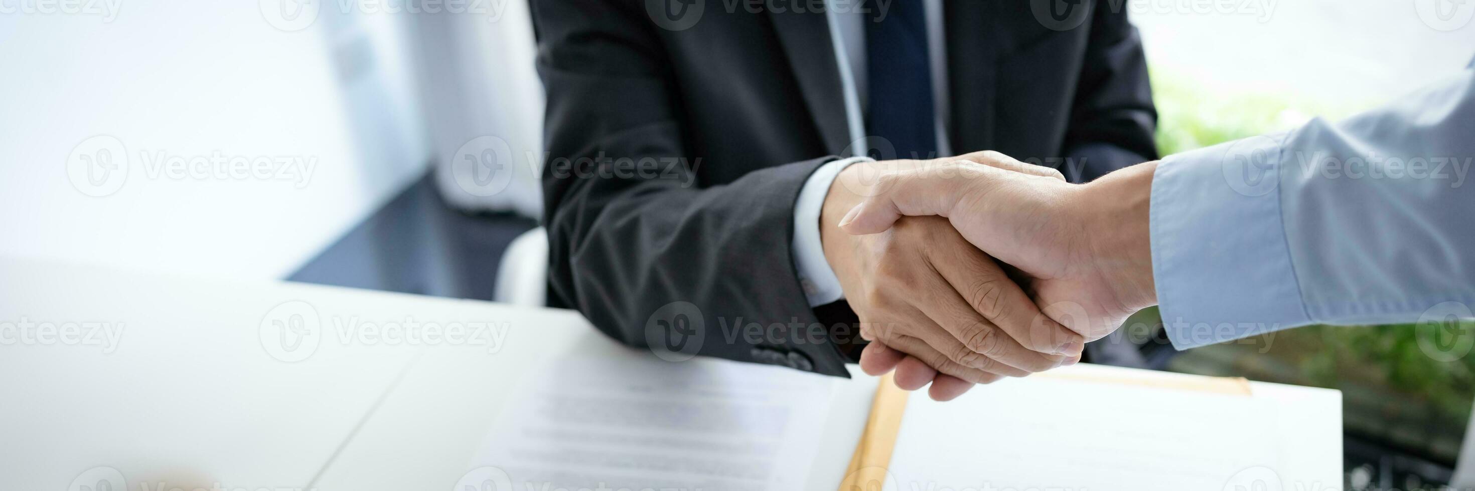 Lawyer Legal counsel presents to the client a signed contract with gavel and legal law. justice and lawyer Business partnership meeting concept. photo