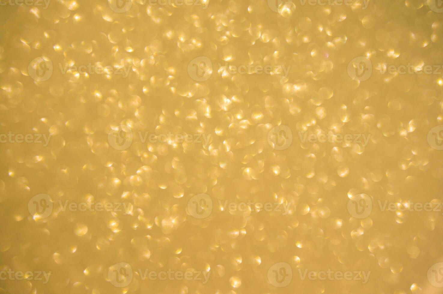 oro brilla antecedentes. reluciente difuminar Mancha luces bokeh brillante oro ligero antecedentes. foto