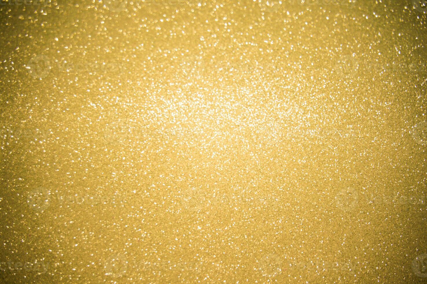 oro brilla antecedentes. reluciente difuminar Mancha luces bokeh brillante oro ligero antecedentes. foto