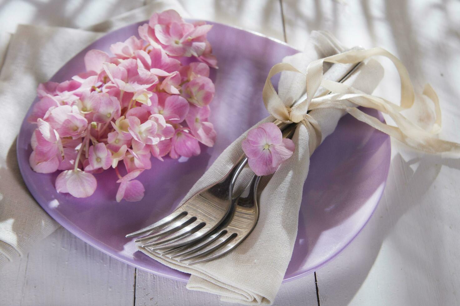 hortensias en el mesa foto