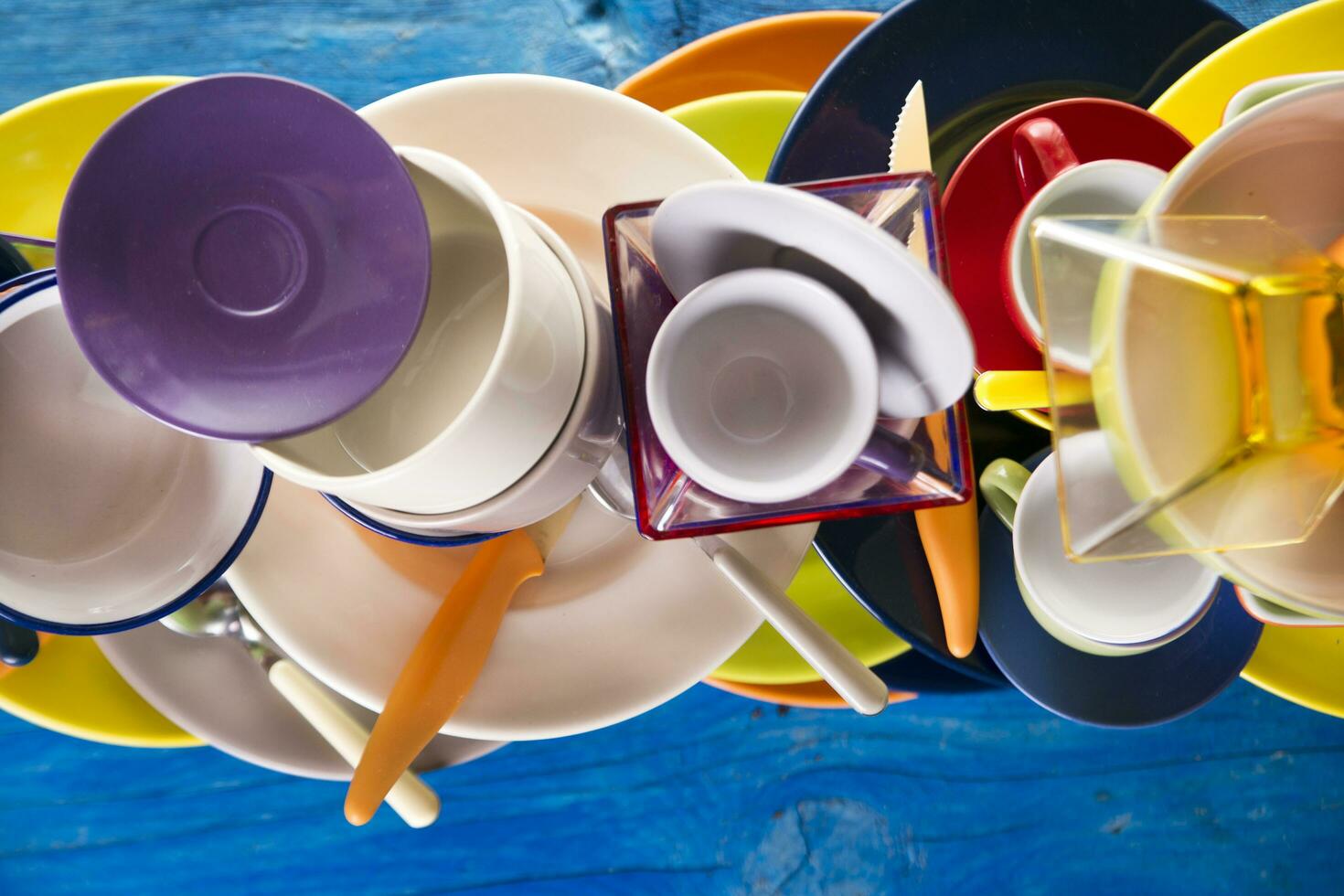 The colors in the kitchen photo