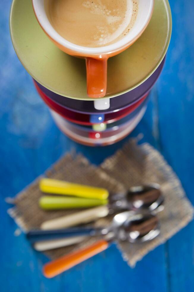 torre de tazas de café foto