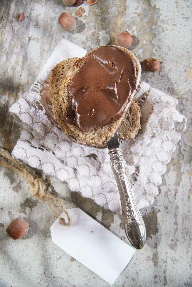 chocolate untado en brindis con un etiqueta foto