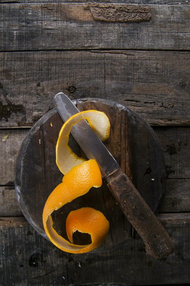 Peel an orange photo