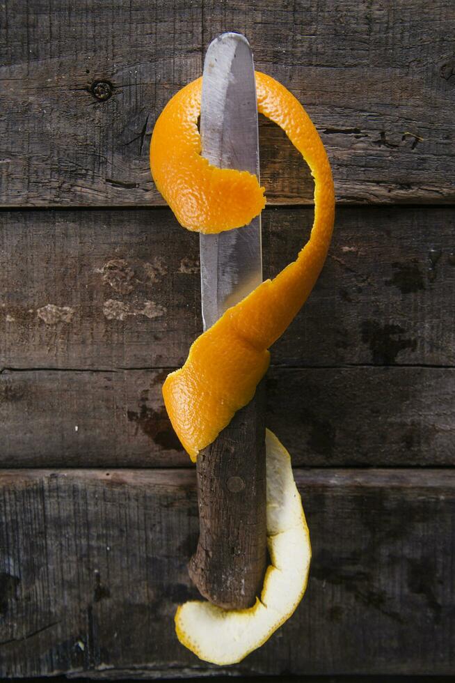 Peel an orange photo