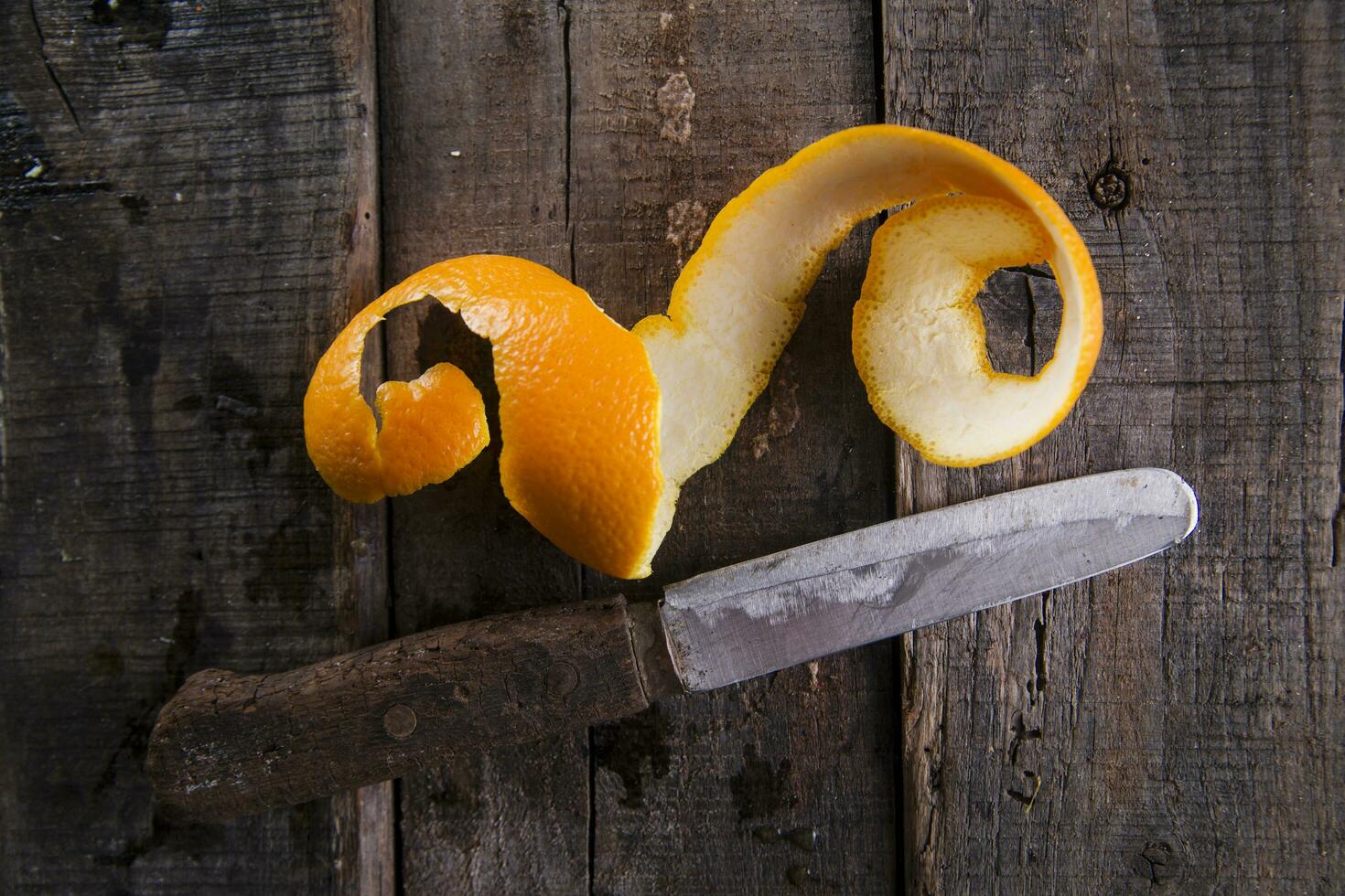 Peel an orange photo