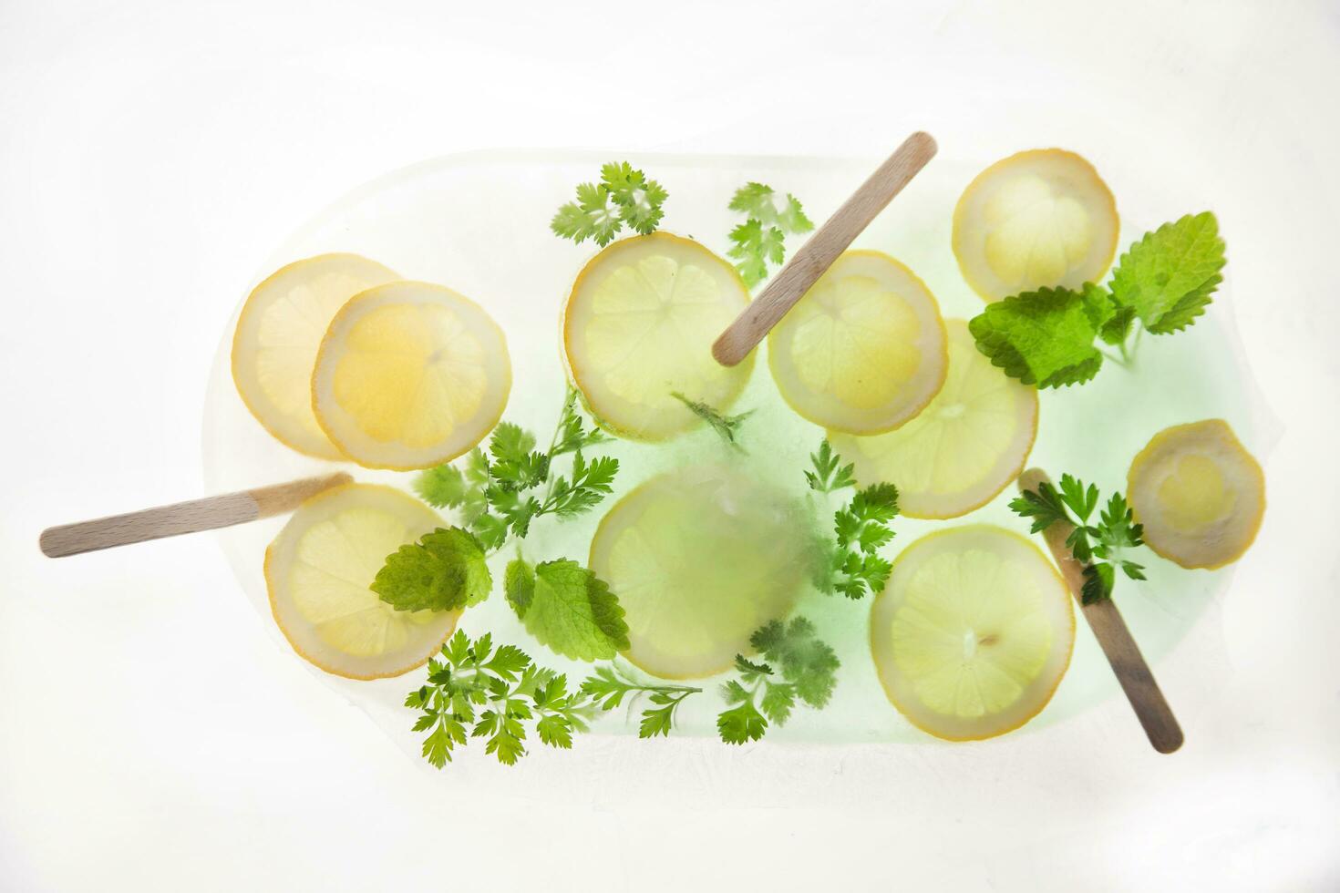 Lemon and mint photo