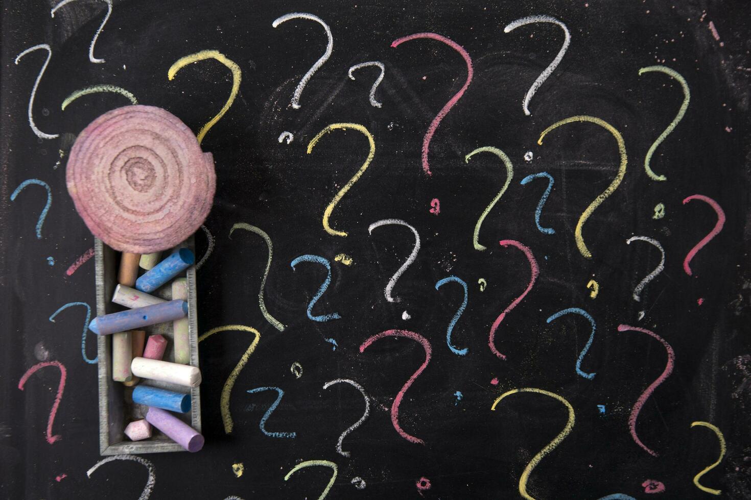 a chalkboard with question marks and a hat photo