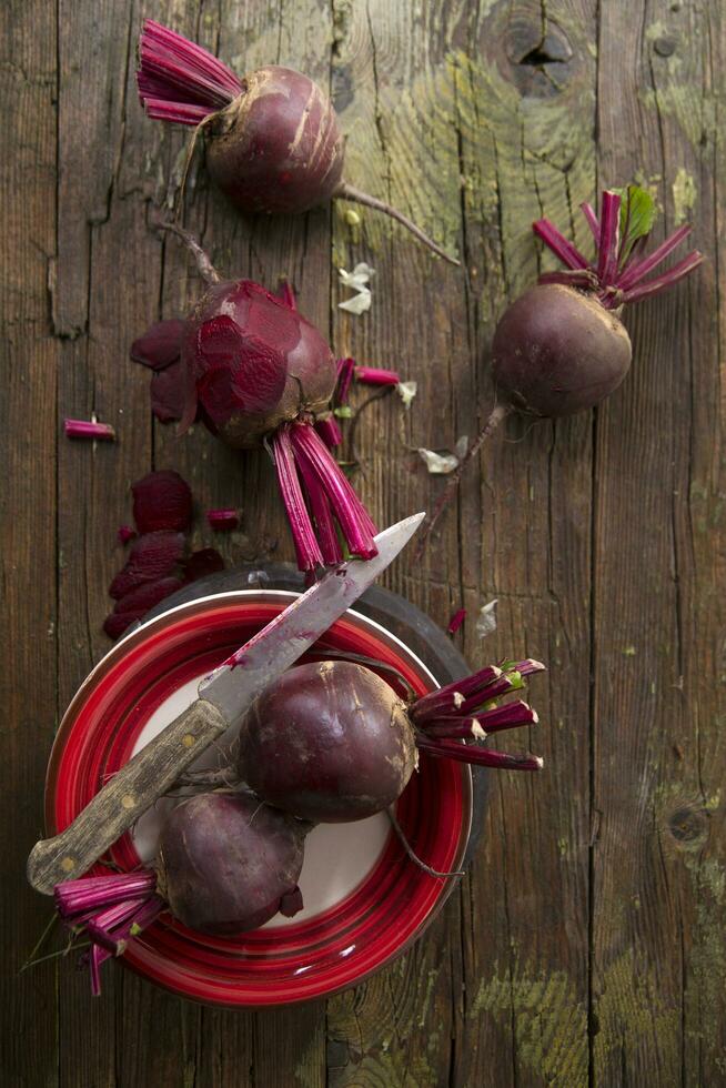 Peel the beetroot photo