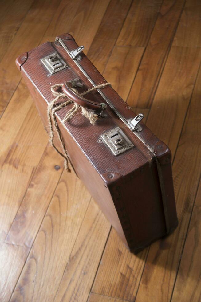 Old cardboard suitcase 27085013 Stock Photo at Vecteezy