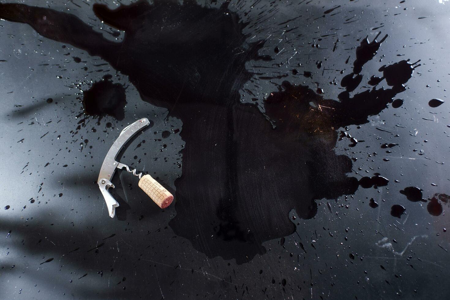 Wine and the cork photo