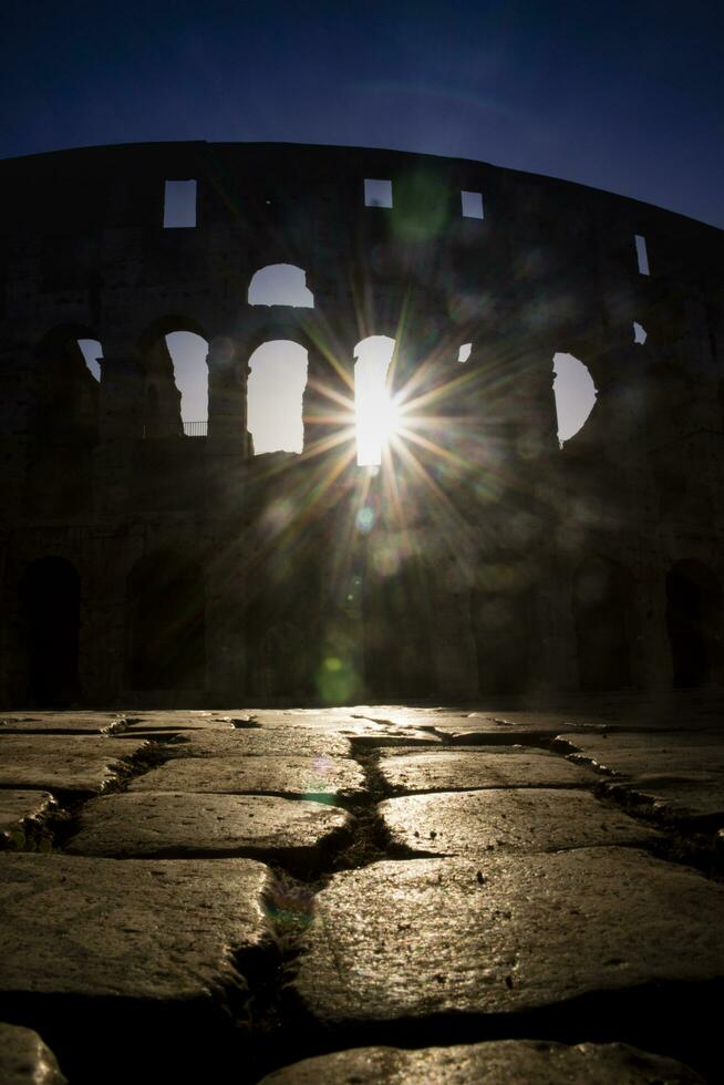 coliseo a el amanecer foto