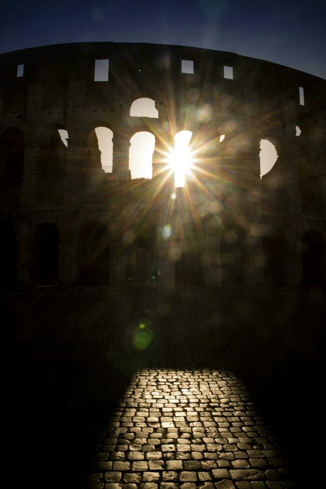 coliseo a el amanecer foto