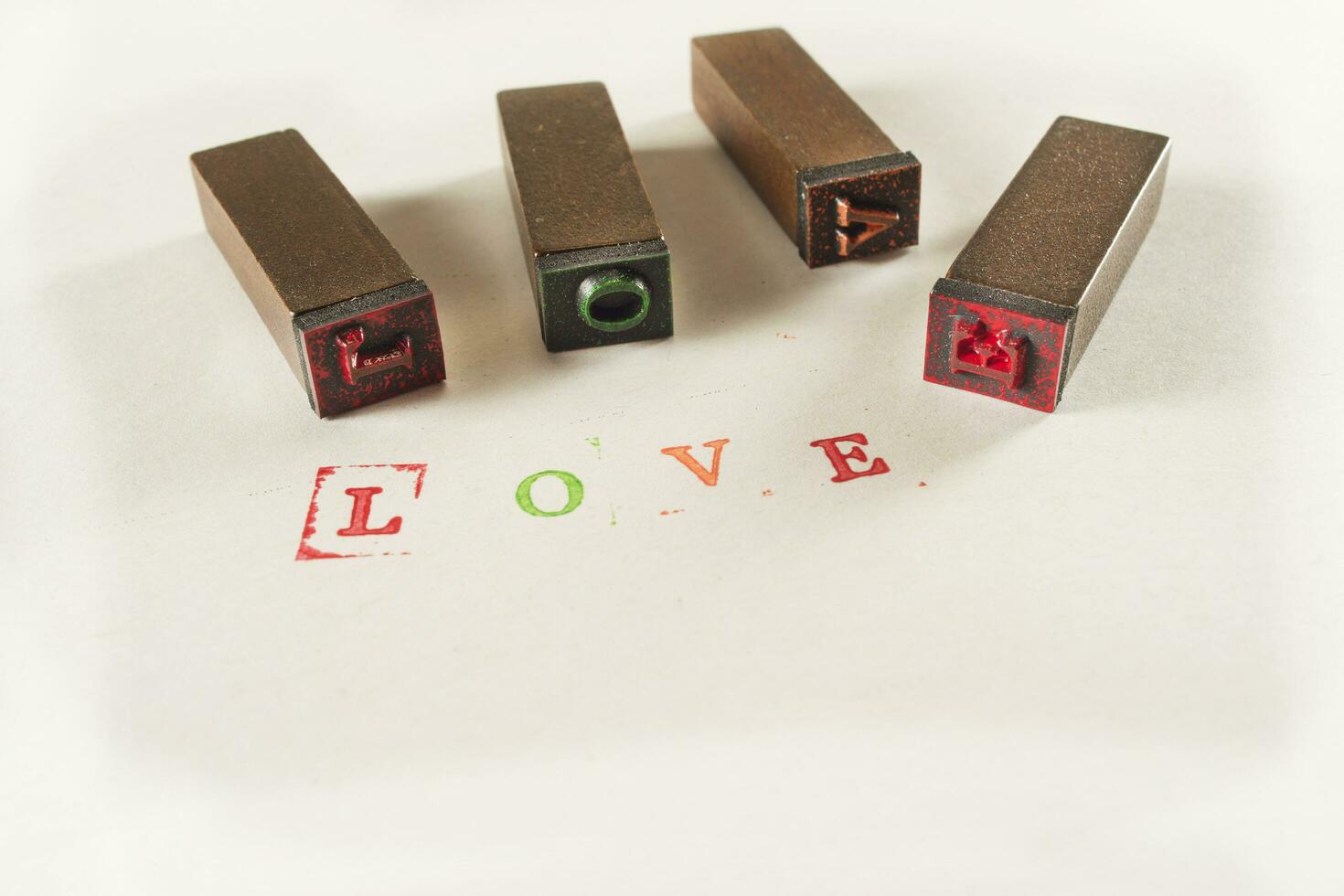 escrito, amar, con pequeño sellos foto