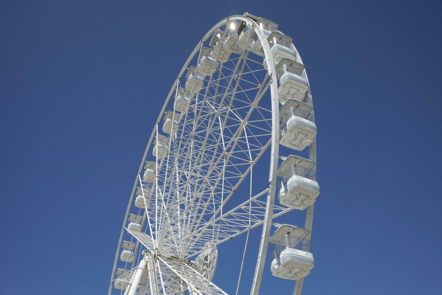 White Ferris wheel photo